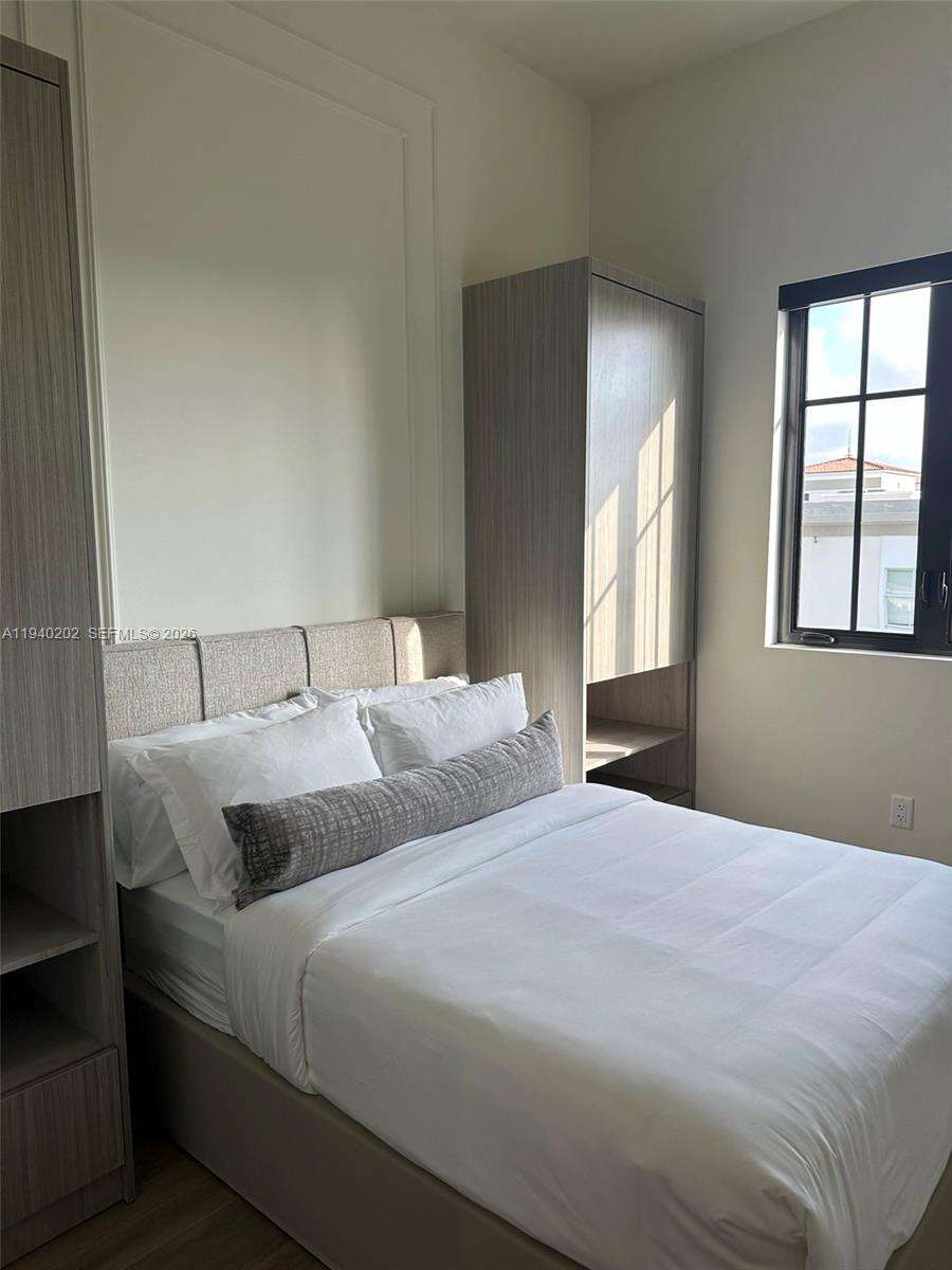 The Avenue at Coral Gables, FL 33146 - For Rent photo 10