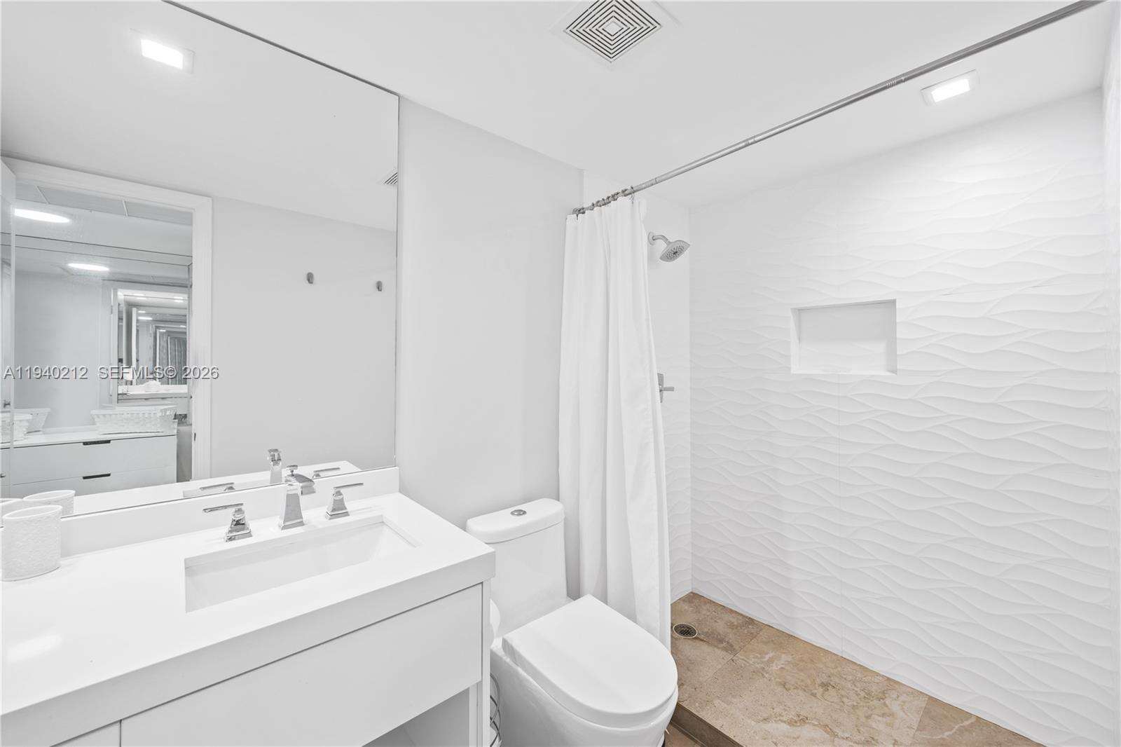 Oceanside Plaza at 5555 Collins Ave, Miami Beach, FL 33140 - For Rent photo 11
