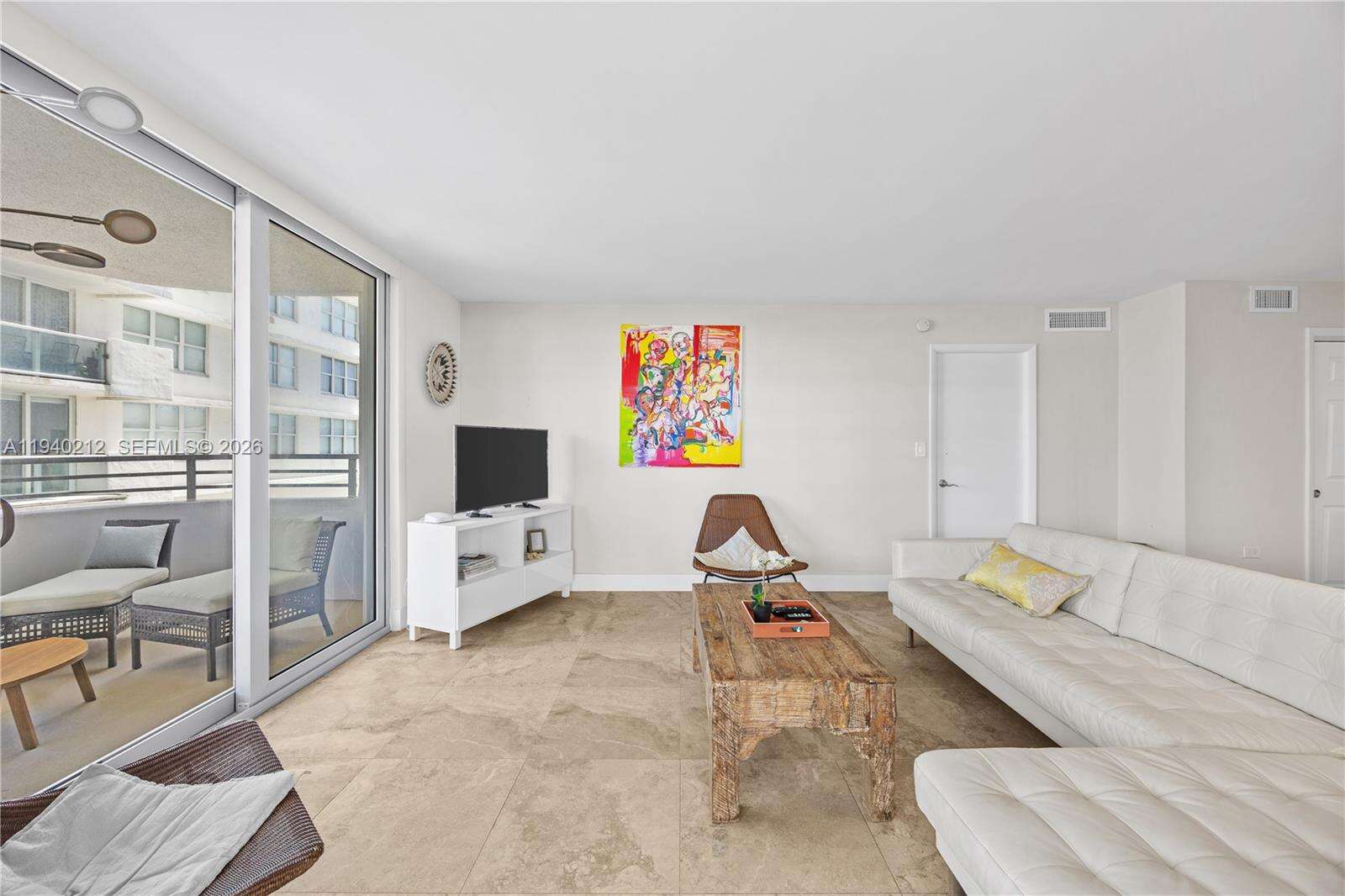 Oceanside Plaza at 5555 Collins Ave, Miami Beach, FL 33140 - For Rent photo 4