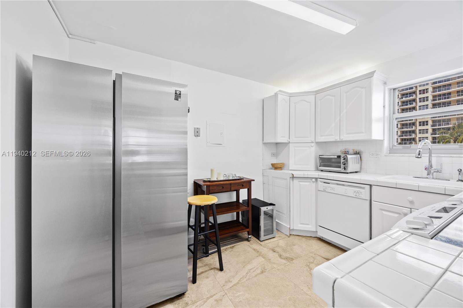 Oceanside Plaza at 5555 Collins Ave, Miami Beach, FL 33140 - For Rent photo 9