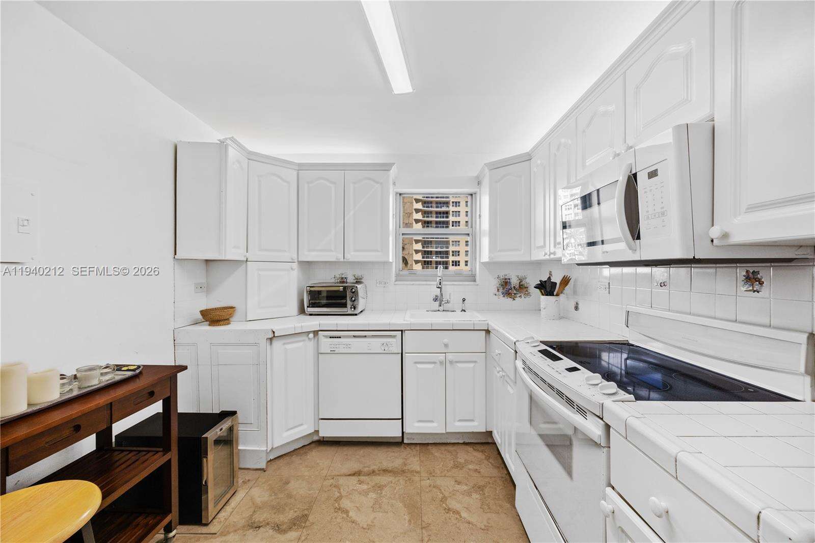 Oceanside Plaza at 5555 Collins Ave, Miami Beach, FL 33140 - For Rent photo 10