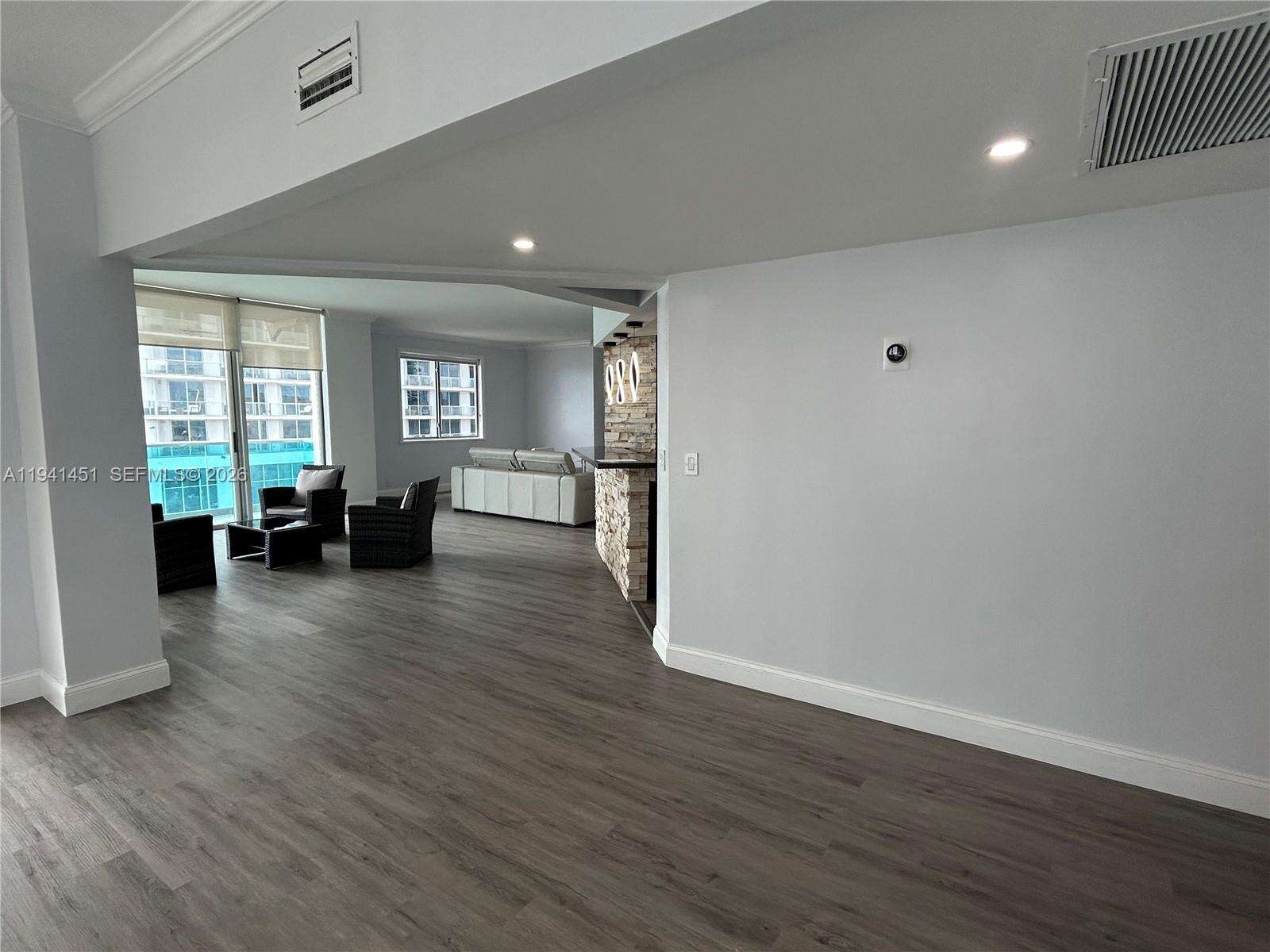 Sian Ocean Residences at 4001 Ocean Dr, Hollywood, FL 33019 - For Rent photo 2