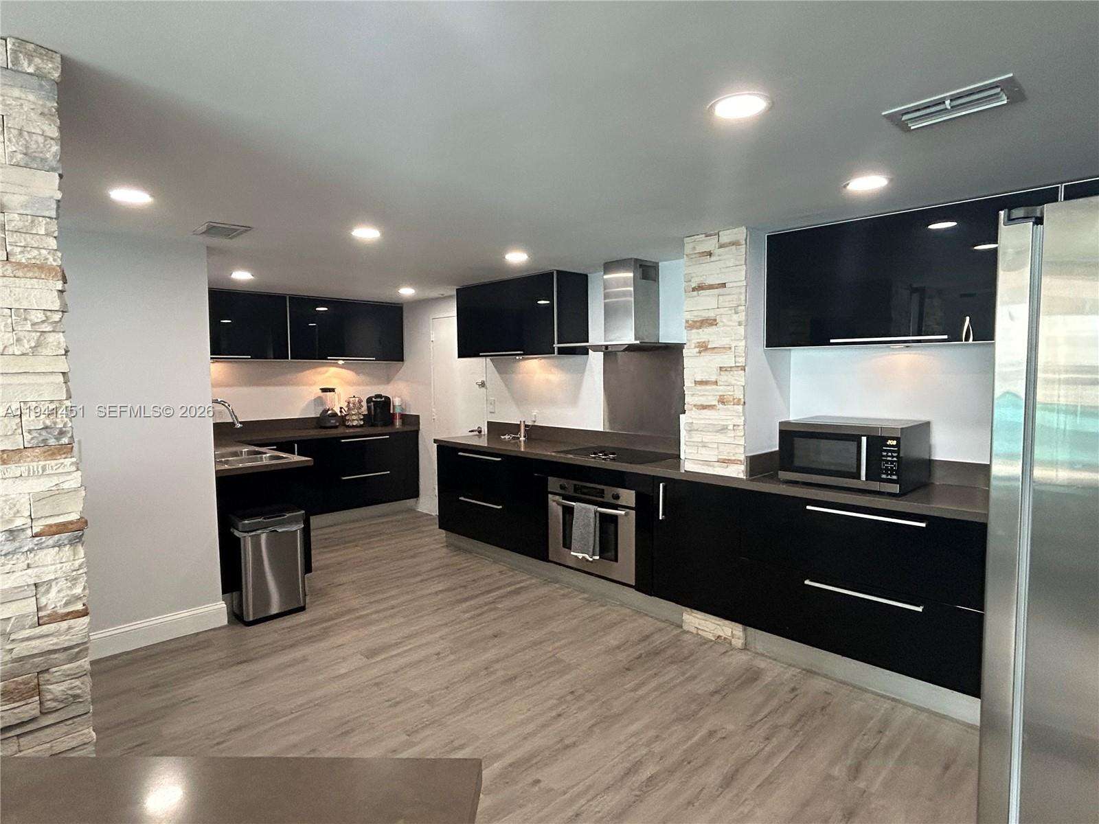 Sian Ocean Residences at 4001 Ocean Dr, Hollywood, FL 33019 - For Rent photo 7