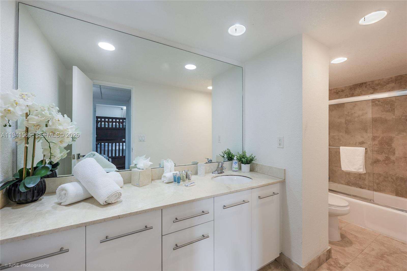 Sian Ocean Residences at 4001 Ocean Dr, Hollywood, FL 33019 - For Rent photo 13