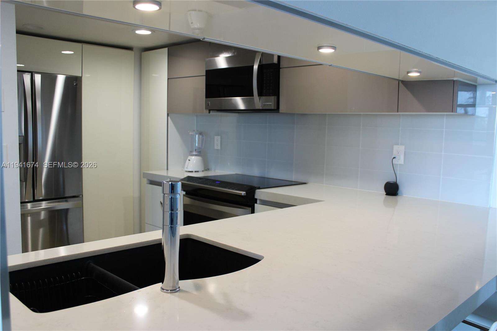 The Floridian at 650 W Ave, Miami Beach, FL 33139 - For Rent photo 9