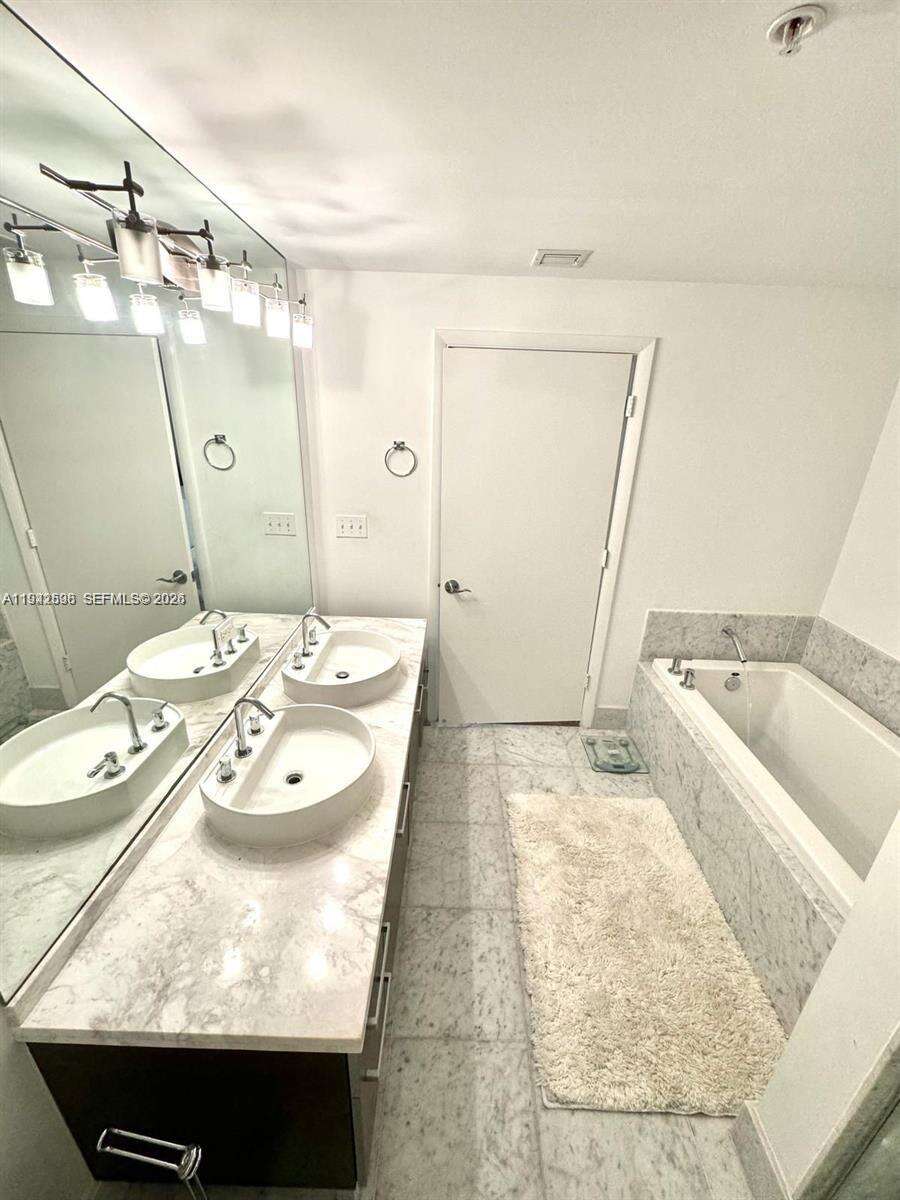 Vizcayne South at 253 2 St, Miami, FL 33132 - For Rent photo 11