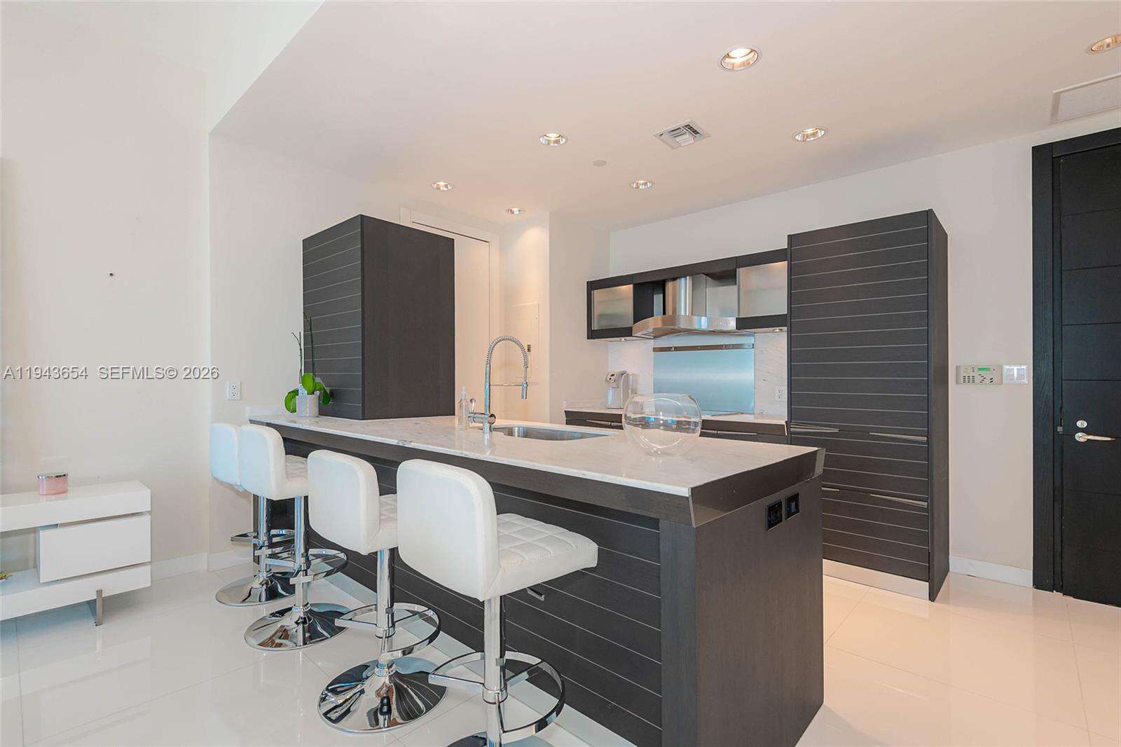 Epic Residences at 200 Biscayne Blvd Way, Miami, FL 33131 - For Rent photo 9