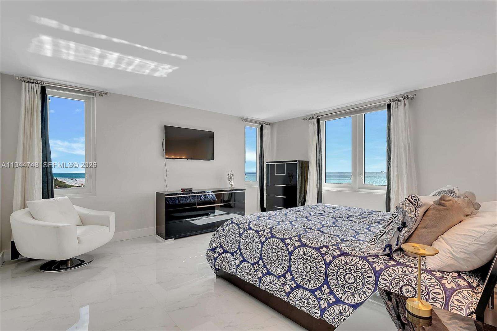 Roney Palace at 2301 Collins Ave, Miami Beach, FL 33139 - For Rent photo 11