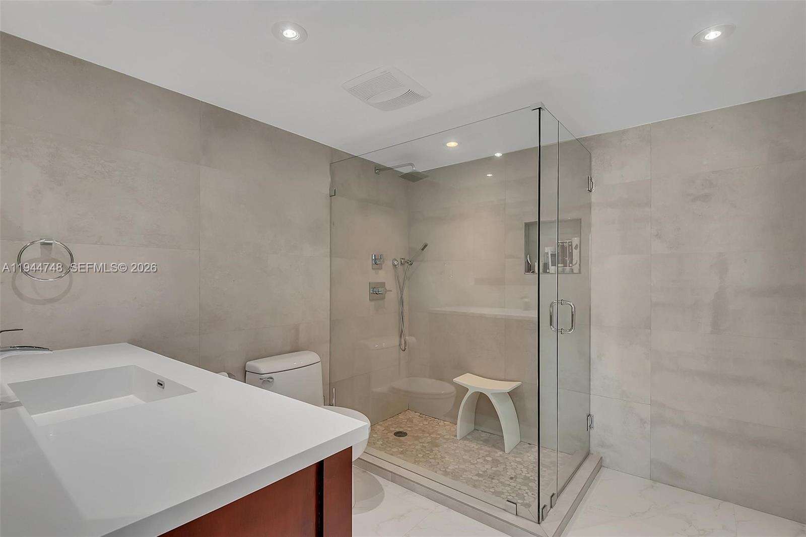 Roney Palace at 2301 Collins Ave, Miami Beach, FL 33139 - For Rent photo 16