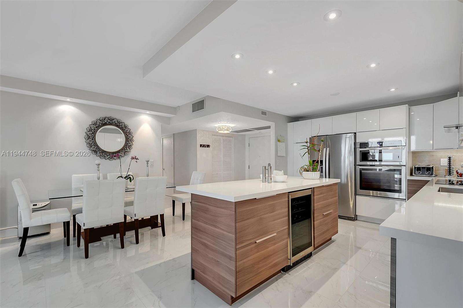 Roney Palace at 2301 Collins Ave, Miami Beach, FL 33139 - For Rent photo 6