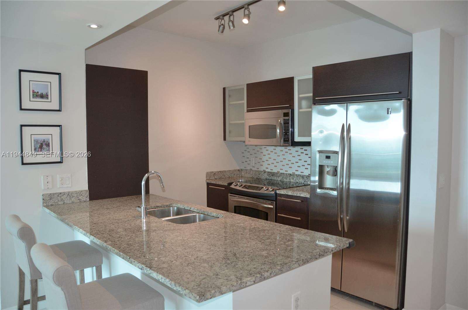 The Plaza On Brickell East at 950 Brickell Bay Dr, Miami, FL 33131 - For Rent photo 8