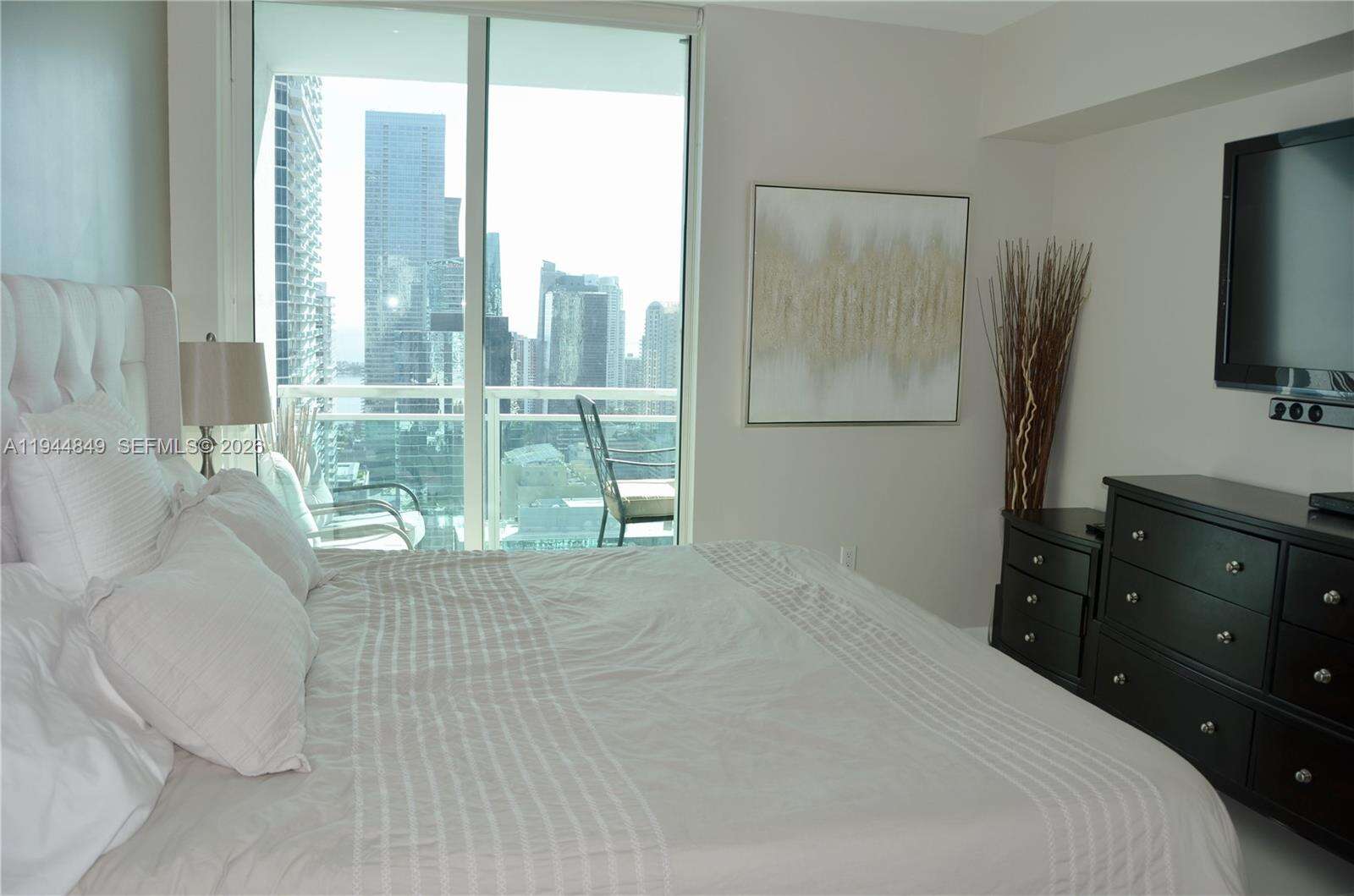 The Plaza On Brickell East at 950 Brickell Bay Dr, Miami, FL 33131 - For Rent photo 9