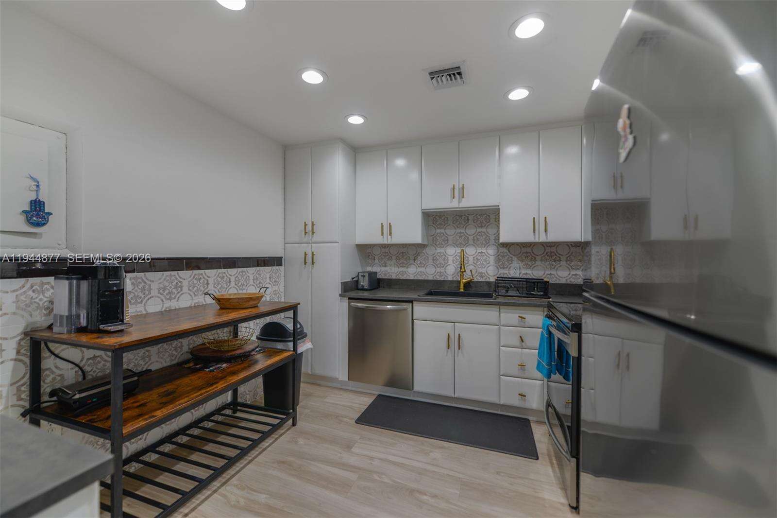 The Hemispheres at 1950 Ocean Dr, Hallandale Beach, FL 33009 - For Rent photo 13