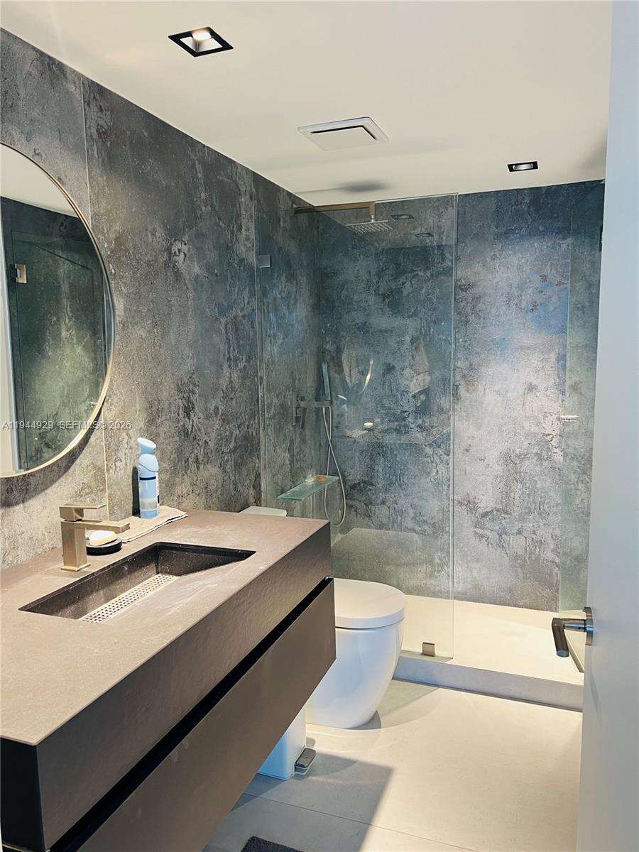 King Cole at 900 Bay Dr, Miami Beach, FL 33141 - For Rent photo 11