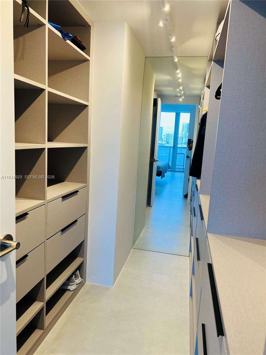 King Cole at 900 Bay Dr, Miami Beach, FL 33141 - For Rent photo 13