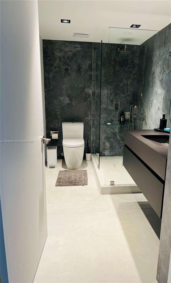 King Cole at 900 Bay Dr, Miami Beach, FL 33141 - For Rent photo 16