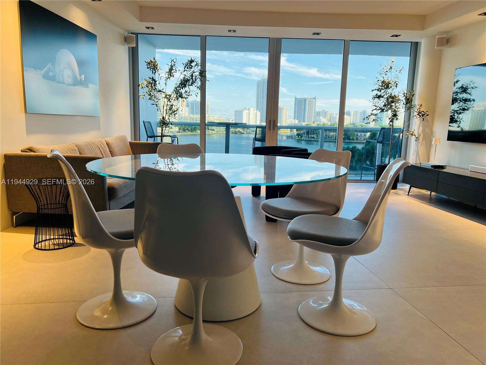 King Cole at 900 Bay Dr, Miami Beach, FL 33141 - For Rent photo 8