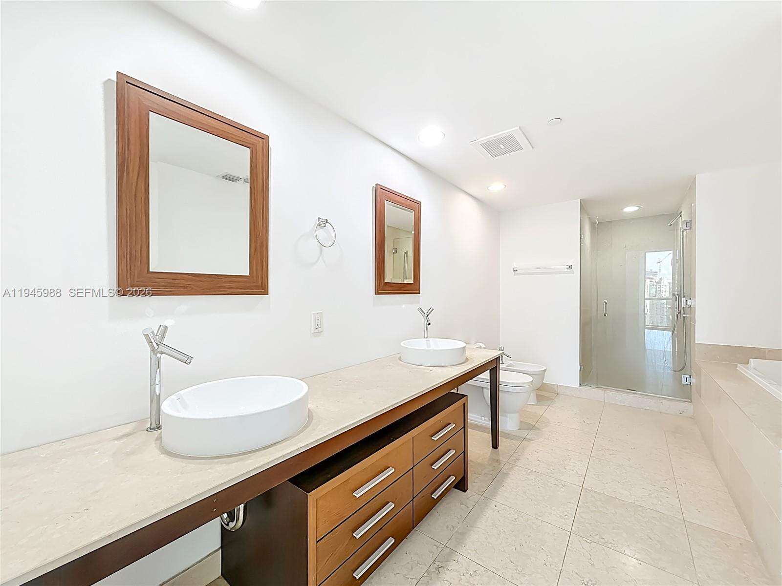 Icon Brickell 1 at 475 Brickell Ave, Miami, FL 33131 - For Rent photo 17