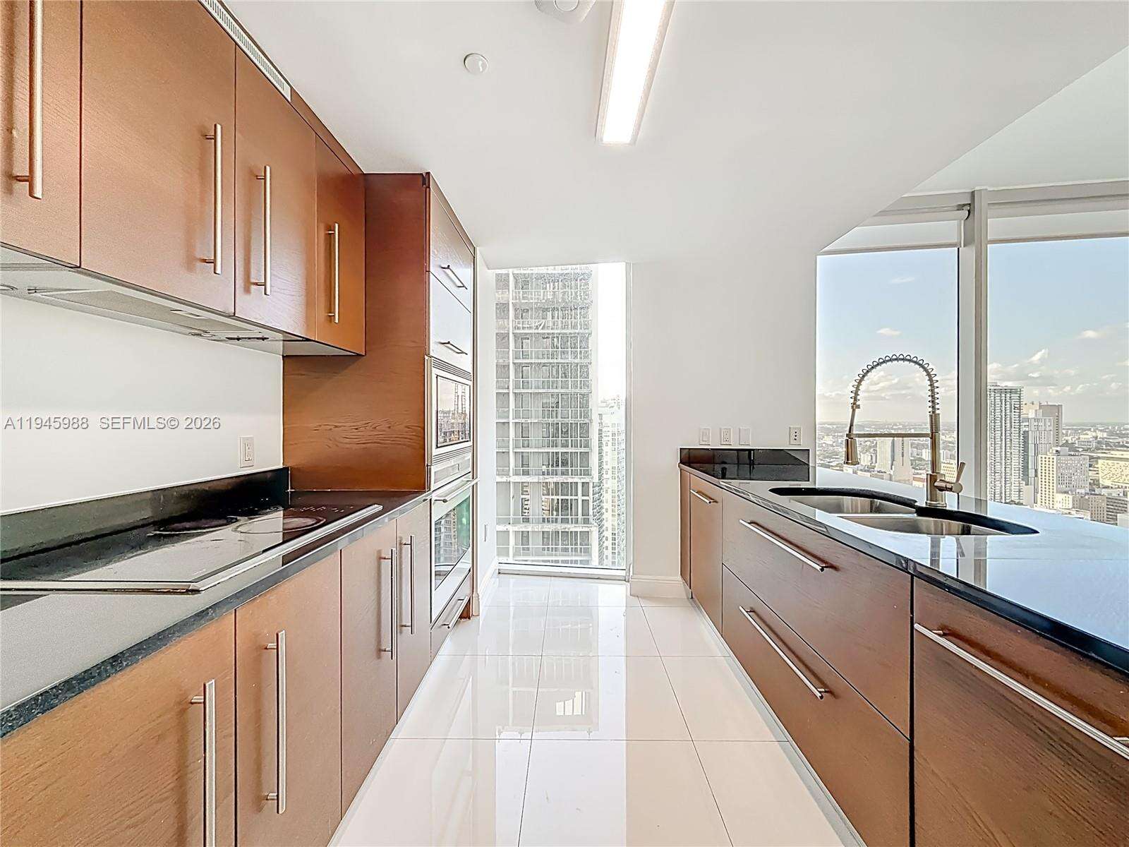 Icon Brickell 1 at 475 Brickell Ave, Miami, FL 33131 - For Rent photo 6