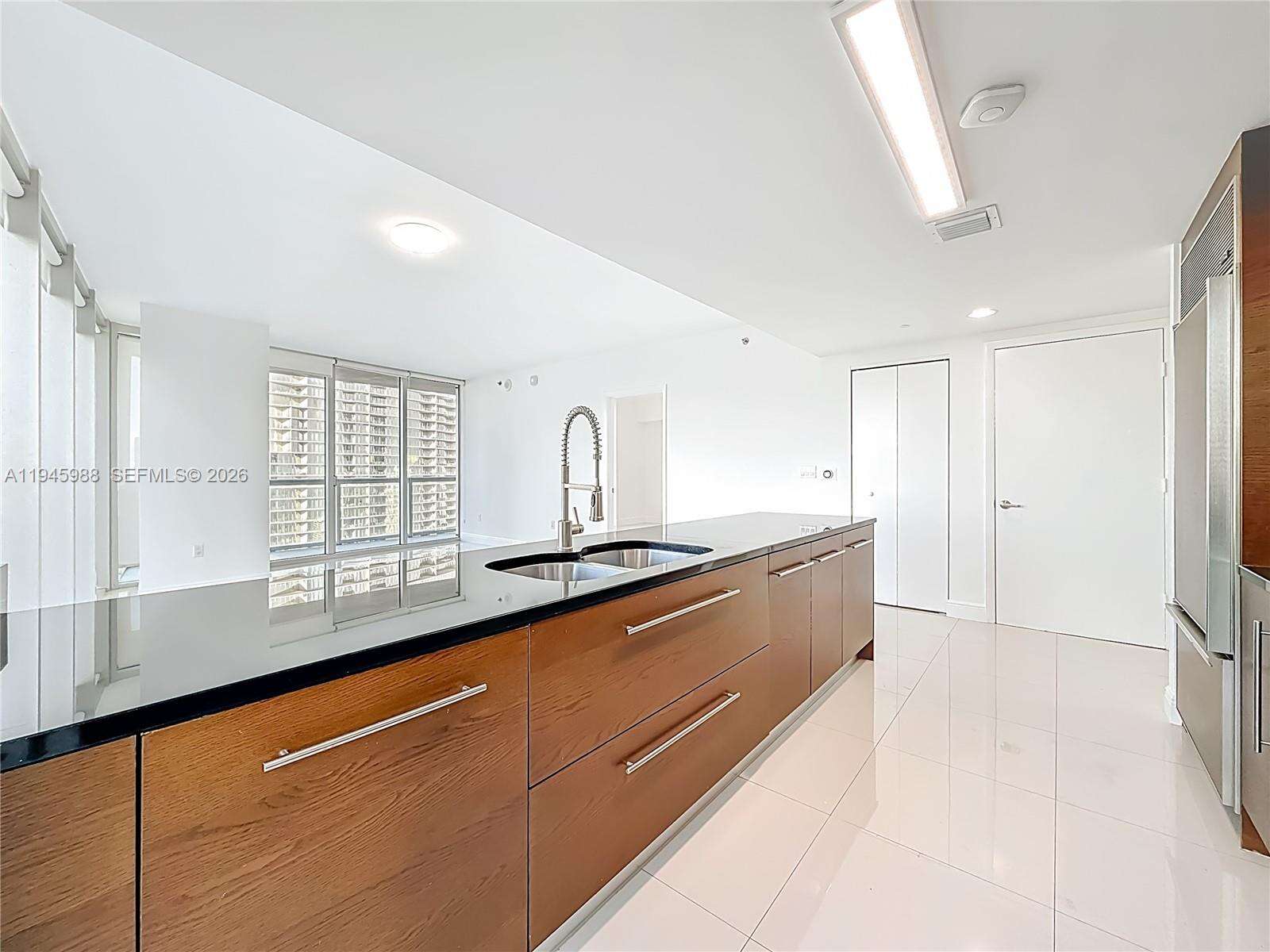 Icon Brickell 1 at 475 Brickell Ave, Miami, FL 33131 - For Rent photo 8