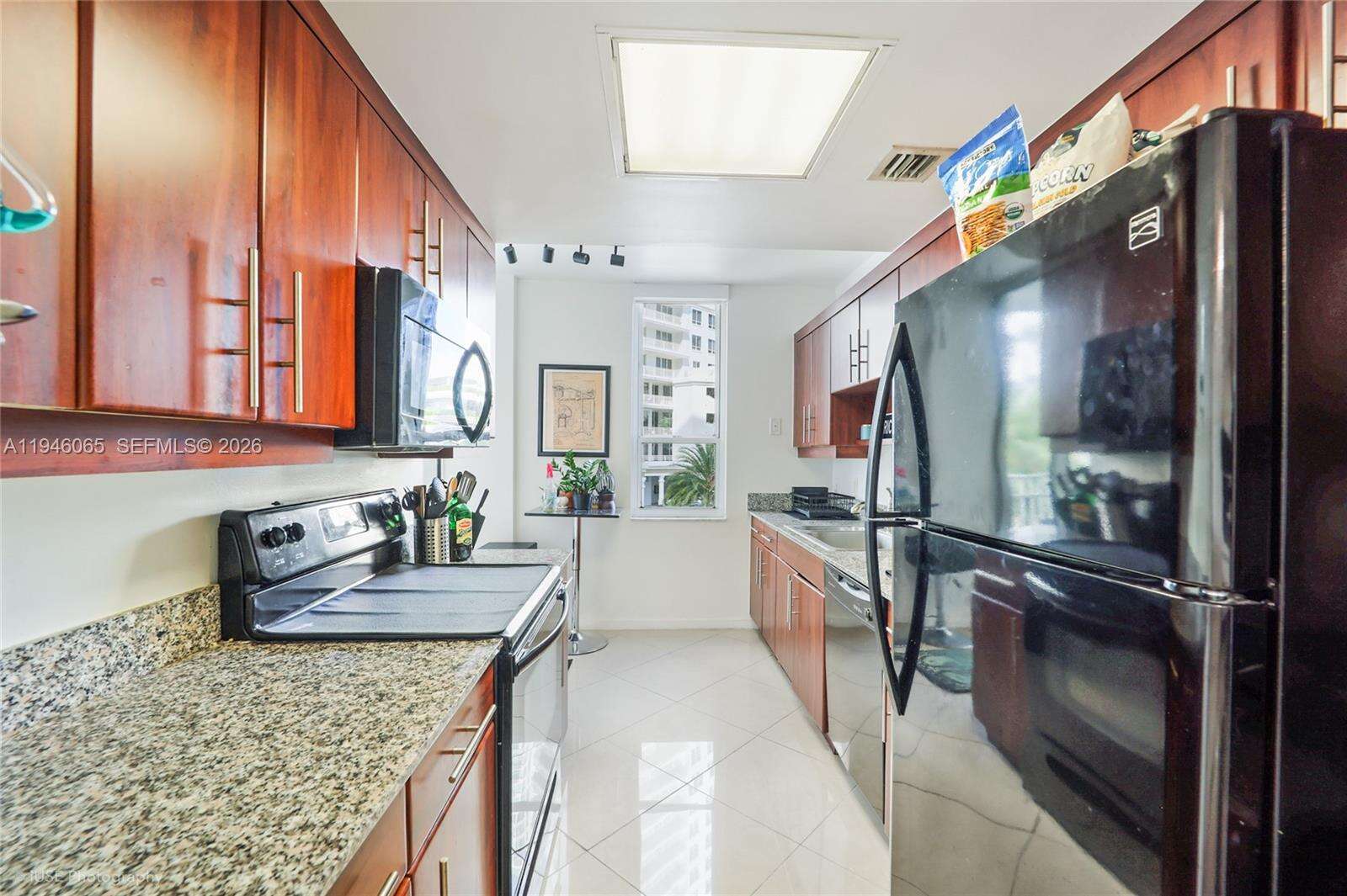 Courvoisier Courts at 701 Brickell Key Blvd, Miami, FL 33131 - For Rent photo 6