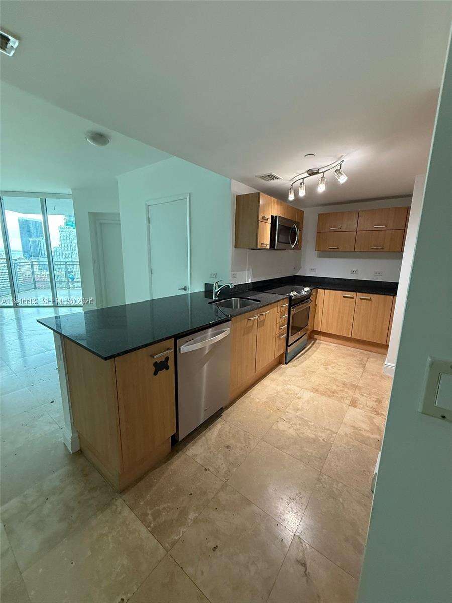 Wind By Neo at 350 Miami Ave, Miami, FL 33130 - For Rent photo 2