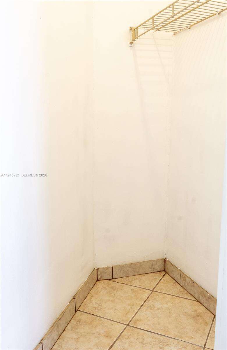 Sea Air Towers at 3725 Ocean Dr, Hollywood, FL 33019 - For Rent photo 12