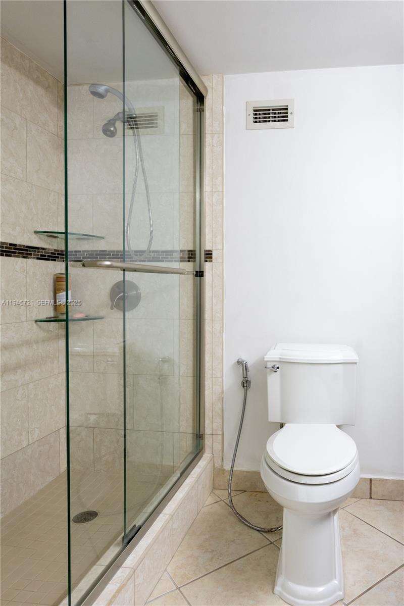 Sea Air Towers at 3725 Ocean Dr, Hollywood, FL 33019 - For Rent photo 9