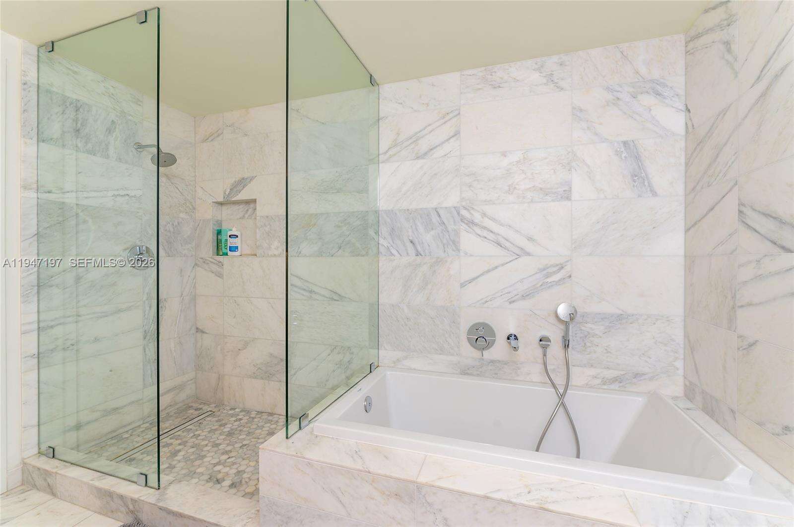 Tiffany House at 401 Birch Rd, Fort Lauderdale, FL 33304 - For Rent photo 15