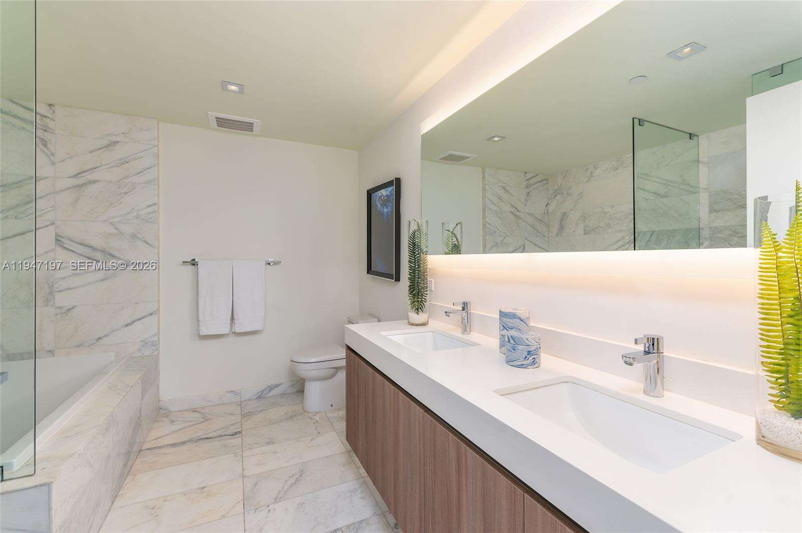 Tiffany House at 401 Birch Rd, Fort Lauderdale, FL 33304 - For Rent photo 16
