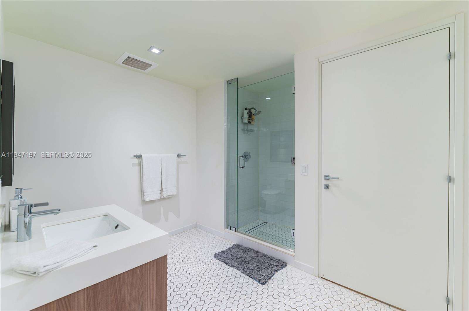 Tiffany House at 401 Birch Rd, Fort Lauderdale, FL 33304 - For Rent photo 17