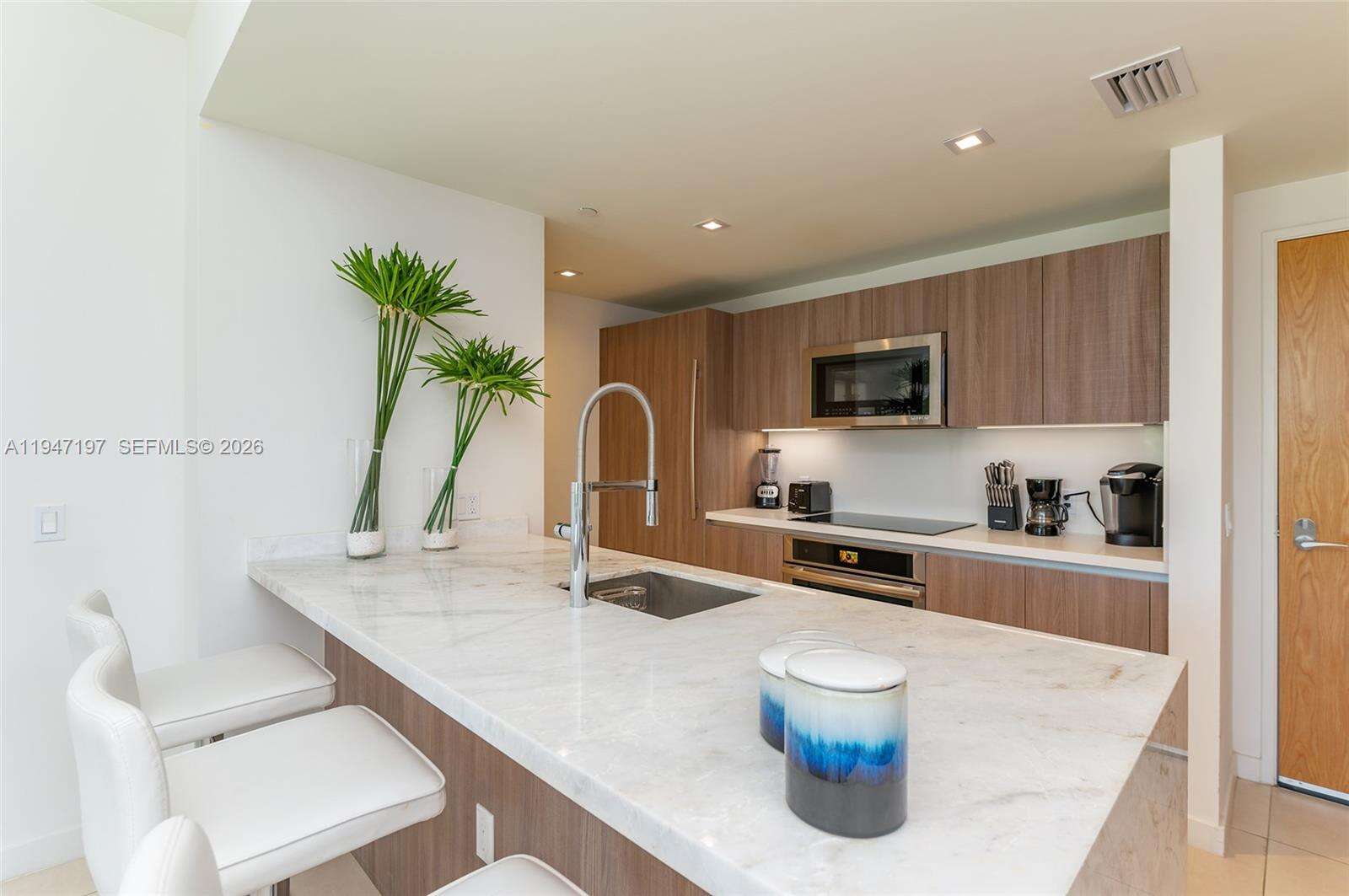Tiffany House at 401 Birch Rd, Fort Lauderdale, FL 33304 - For Rent photo 4