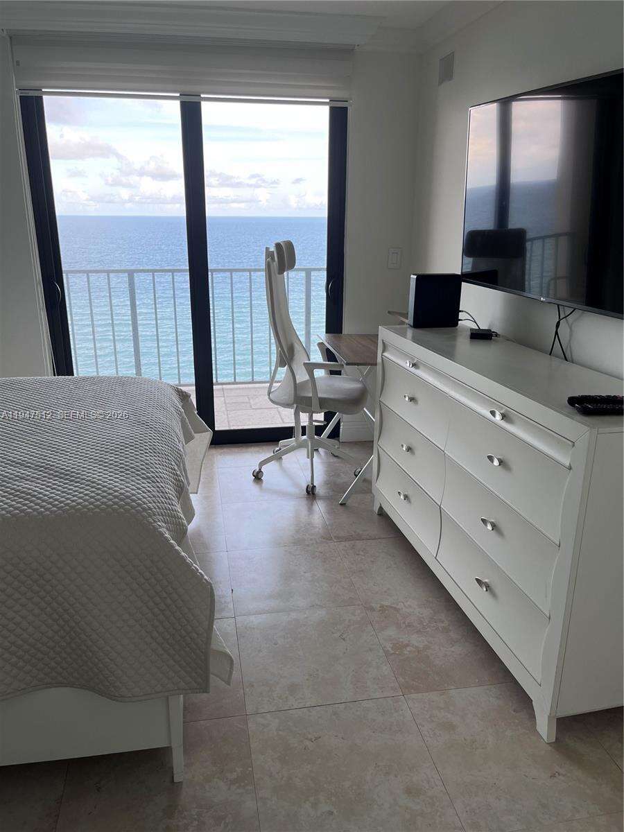 Oceanfront Plaza at 2625 Collins Ave, Miami Beach, FL 33140 - For Rent photo 11