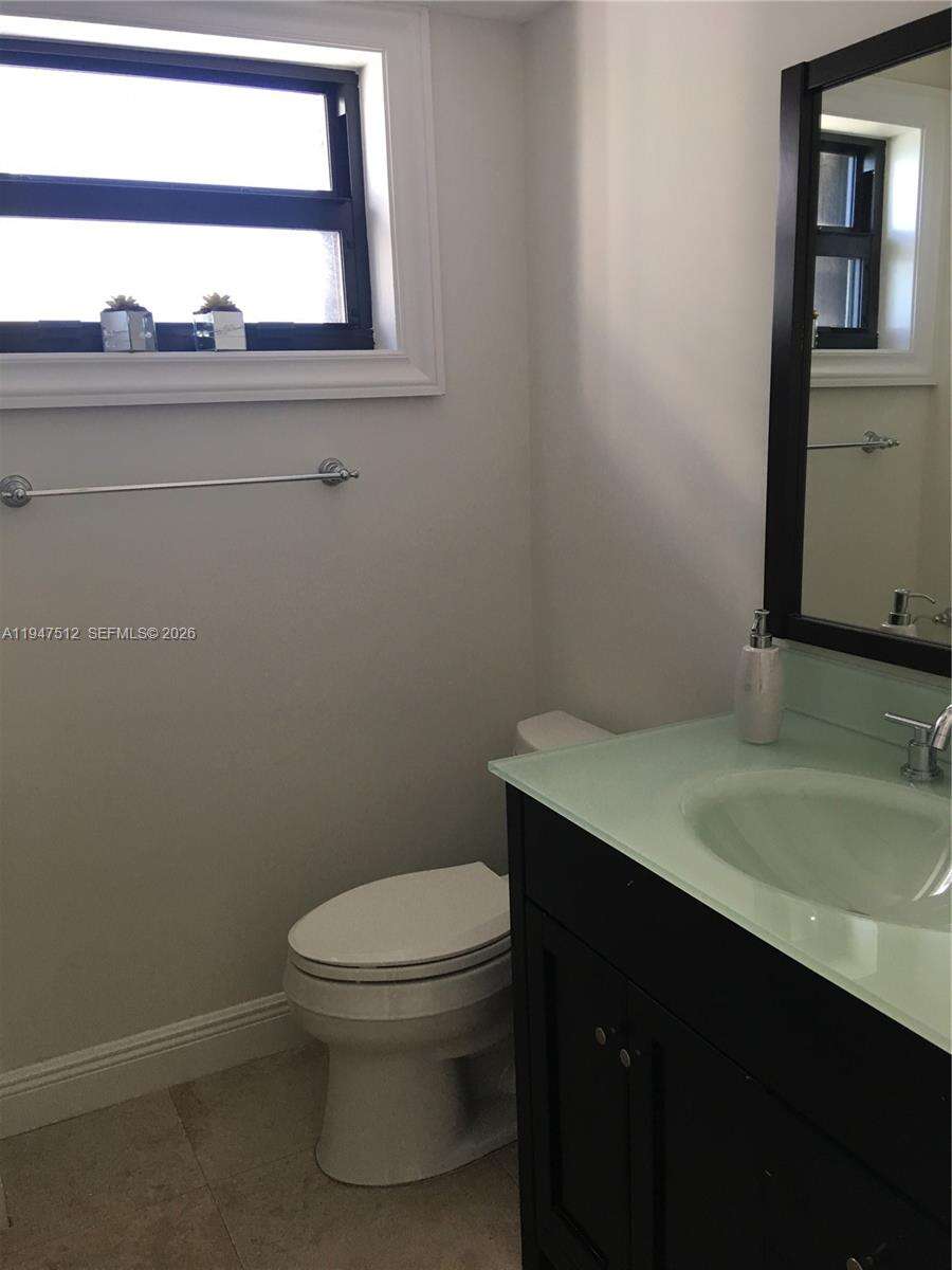 Oceanfront Plaza at 2625 Collins Ave, Miami Beach, FL 33140 - For Rent photo 12