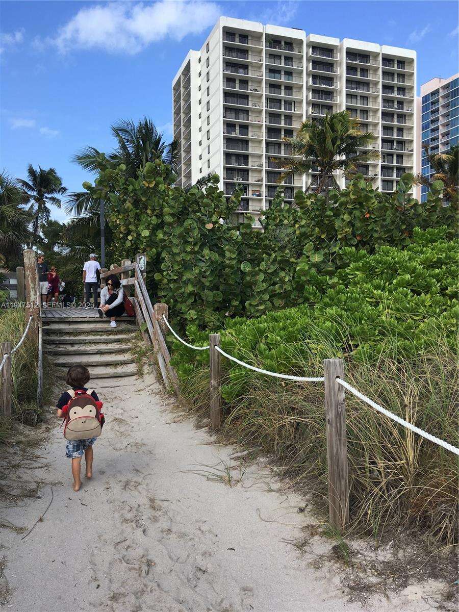 Oceanfront Plaza at 2625 Collins Ave, Miami Beach, FL 33140 - For Rent photo 17