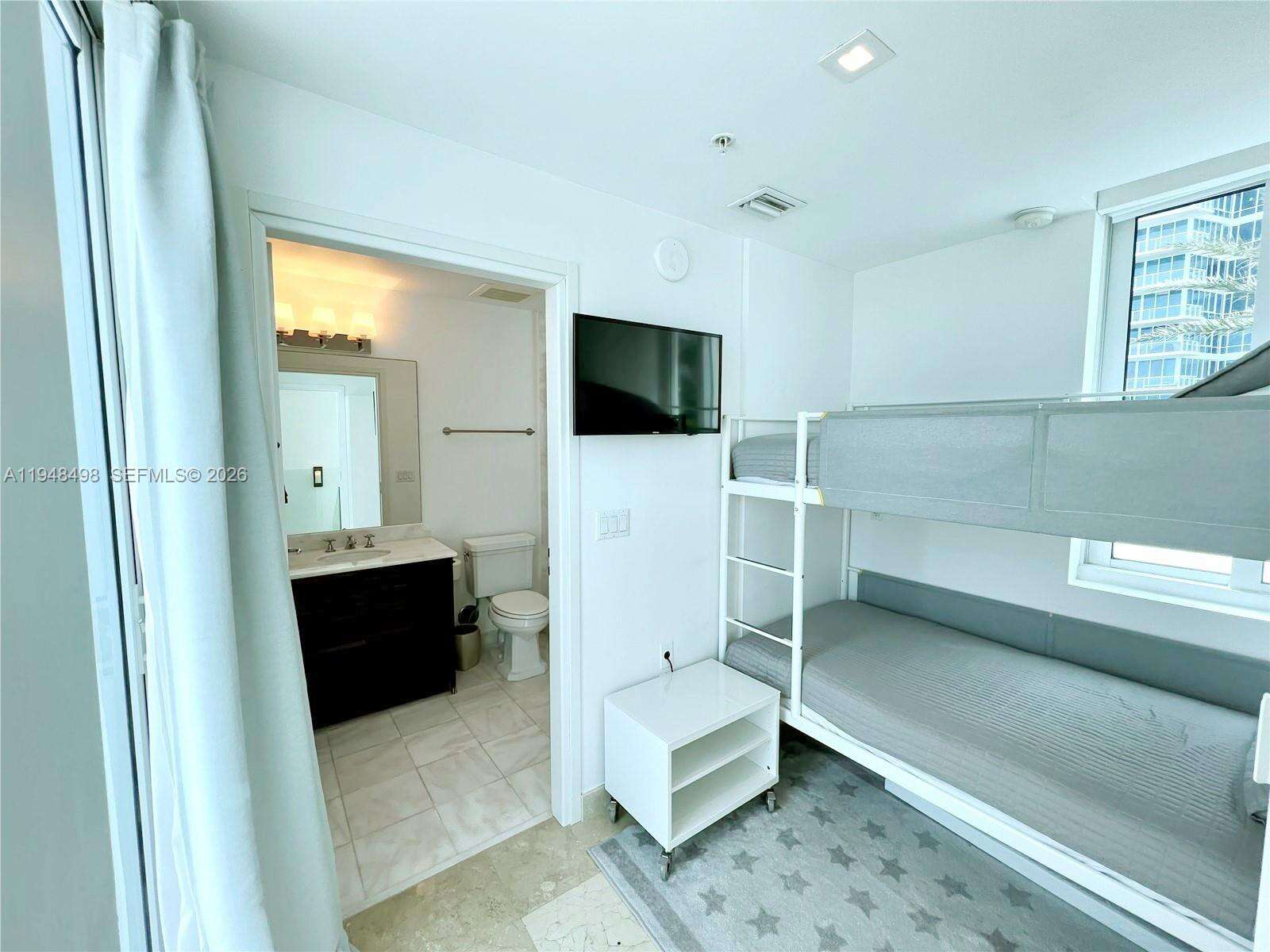 Continuum North Tower at 50 Pointe Dr, Miami Beach, FL 33139 - For Rent photo 18