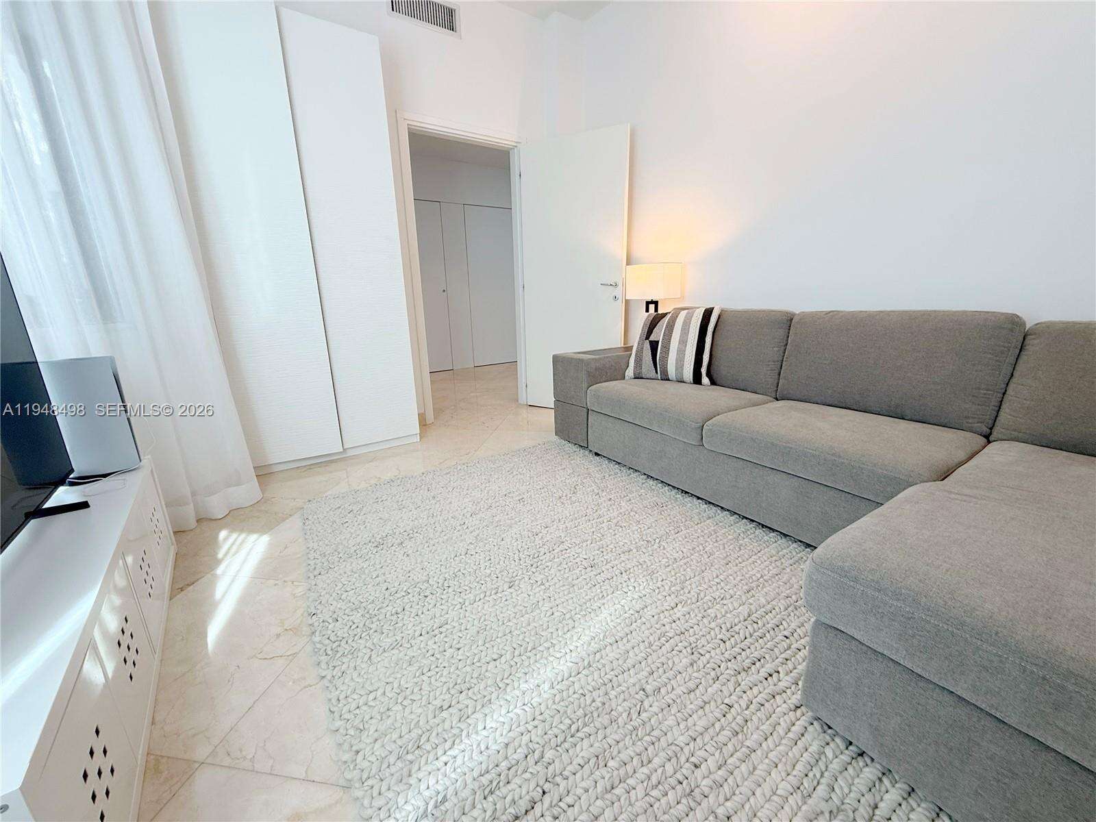 Continuum North Tower at 50 Pointe Dr, Miami Beach, FL 33139 - For Rent photo 9