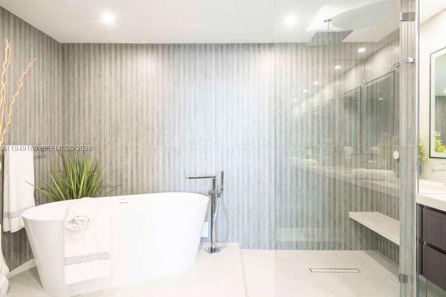 Bentley Bay at 540 W Ave, Miami Beach, FL 33139 - For Rent photo 15