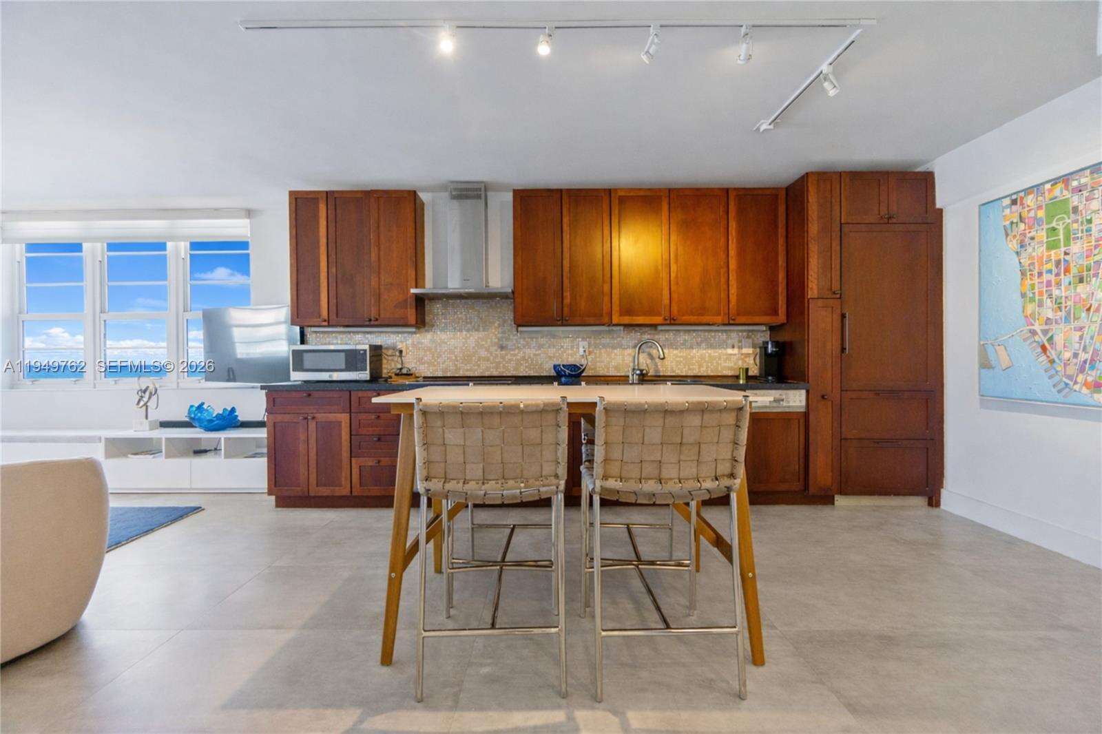 Decoplage at 100 Lincoln Rd, Miami Beach, FL 33139 - For Rent photo 8