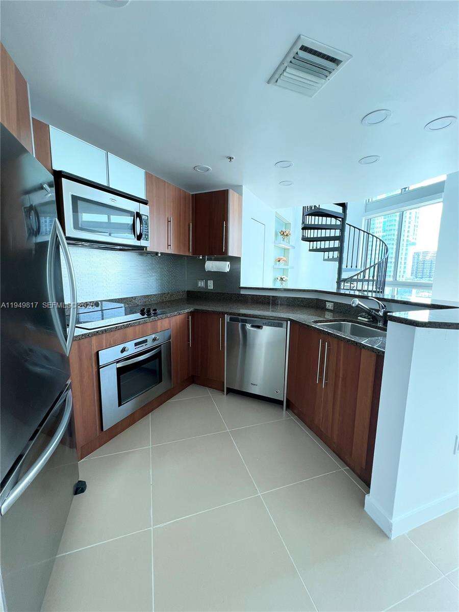Met 1 at 300 Biscayne Blvd, Miami, FL 33131 - For Rent photo 17