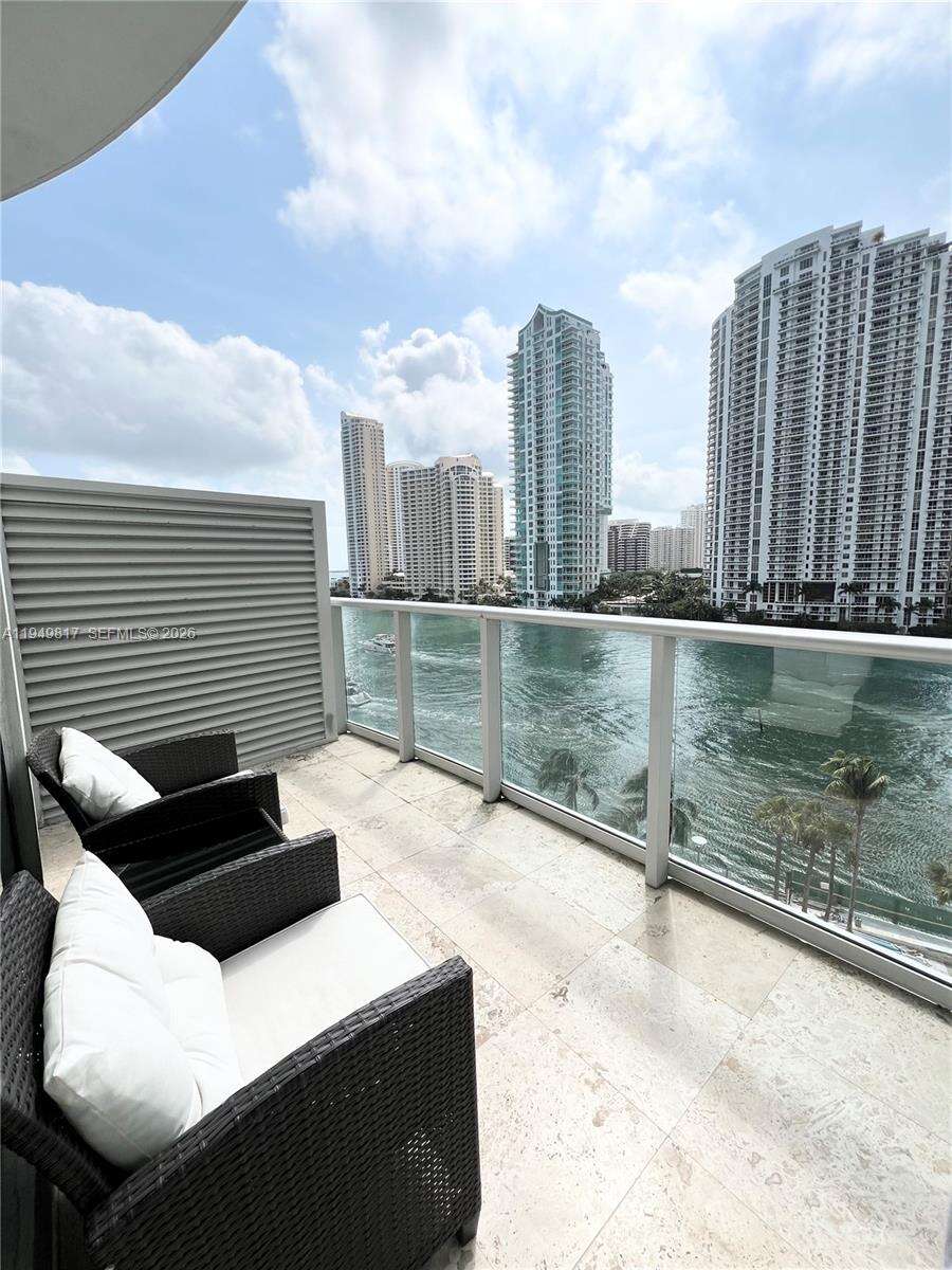 Met 1 at 300 Biscayne Blvd, Miami, FL 33131 - For Rent photo 3