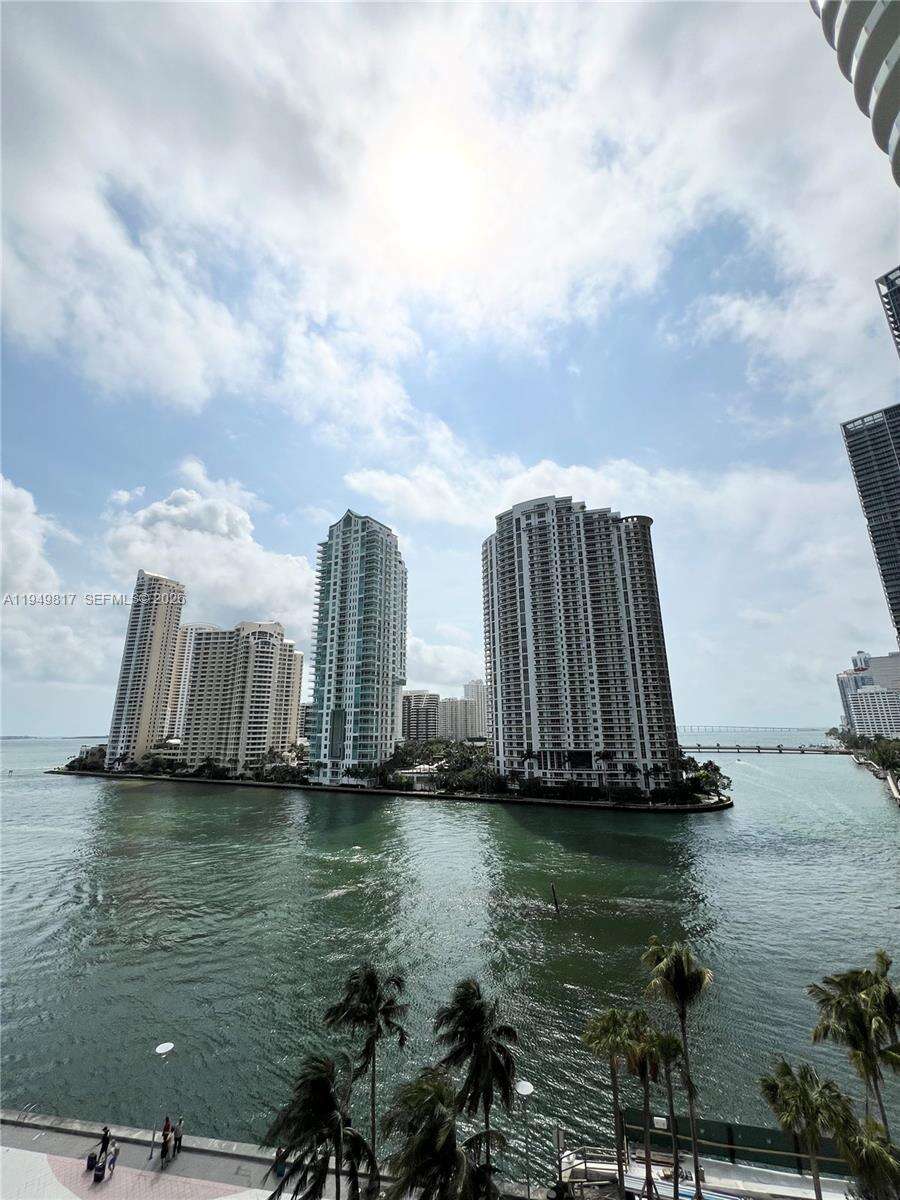Met 1 at 300 Biscayne Blvd, Miami, FL 33131 - For Rent photo 4