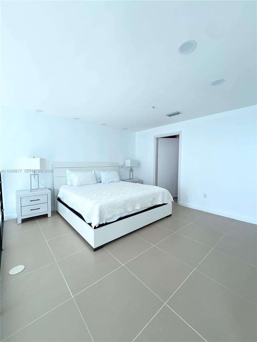 Met 1 at 300 Biscayne Blvd, Miami, FL 33131 - For Rent photo 8