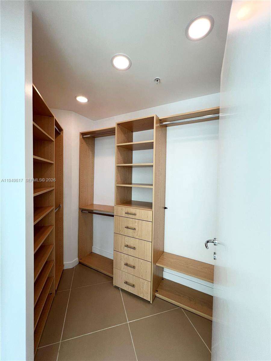 Met 1 at 300 Biscayne Blvd, Miami, FL 33131 - For Rent photo 9