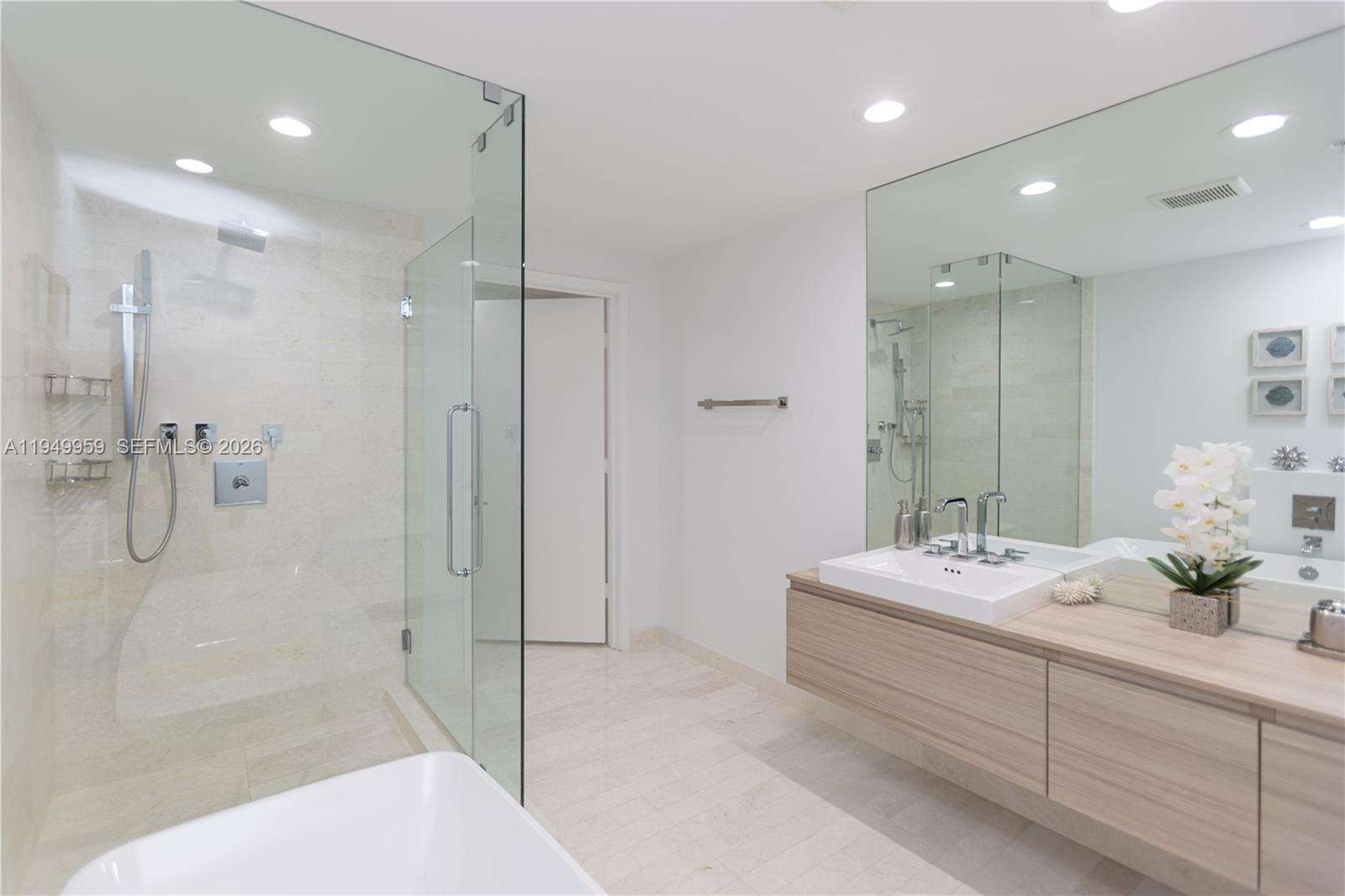 Marina Palms at 17111 Biscayne Blvd, North Miami Beach, FL 33160 - For Rent photo 5