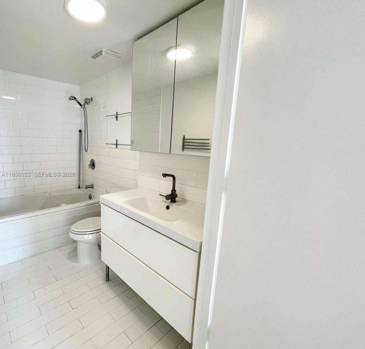 Neo Vertika at 690 1 Ct, Miami, FL 33130 - For Rent photo 18
