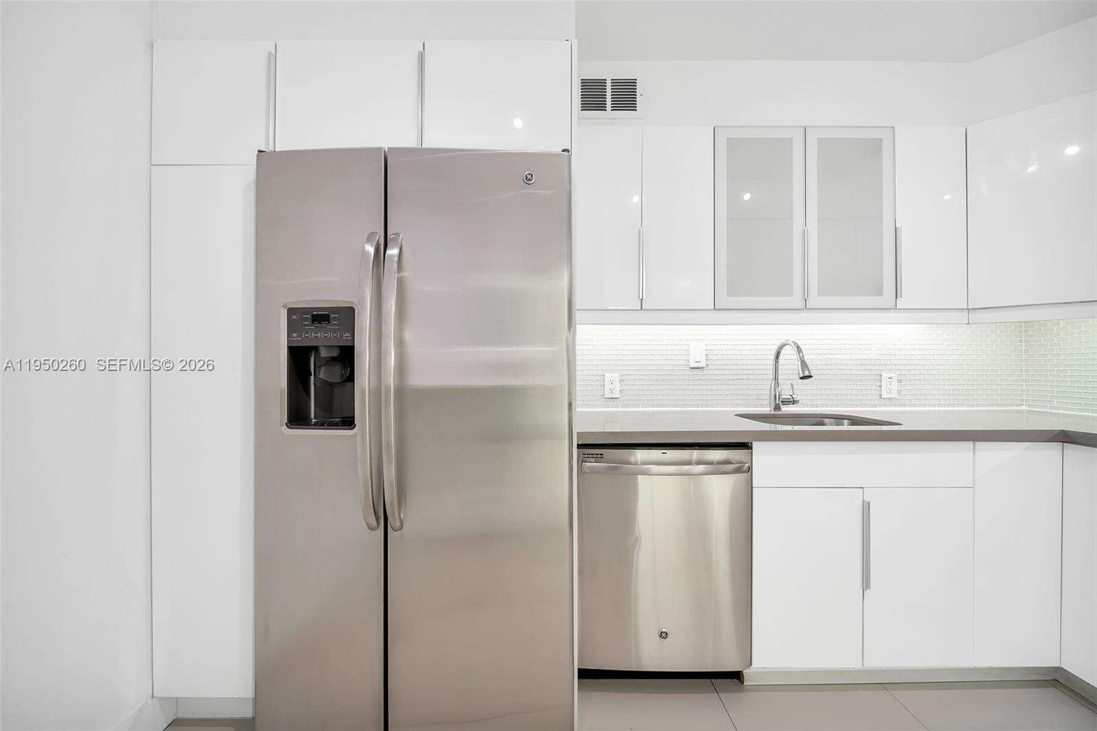 Arlen House at 100 Bayview Dr, Sunny Isles Beach, FL 33160 - For Rent photo 18