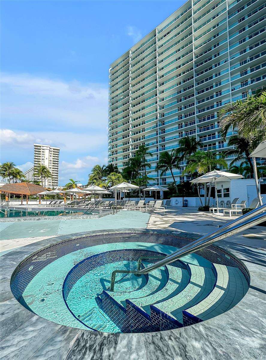 Arlen House at 100 Bayview Dr, Sunny Isles Beach, FL 33160 - For Rent photo 38