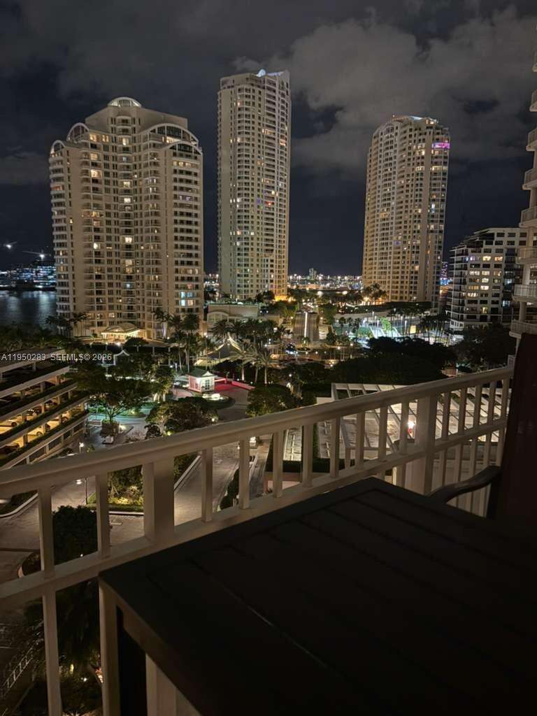 Courvoisier Courts at 701 Brickell Key Blvd, Miami, FL 33131 - For Rent photo 4