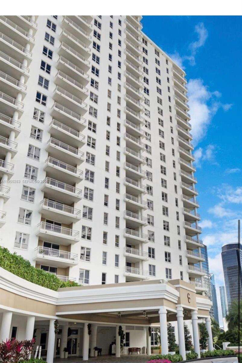 Courvoisier Courts at 701 Brickell Key Blvd, Miami, FL 33131 - For Rent photo 5